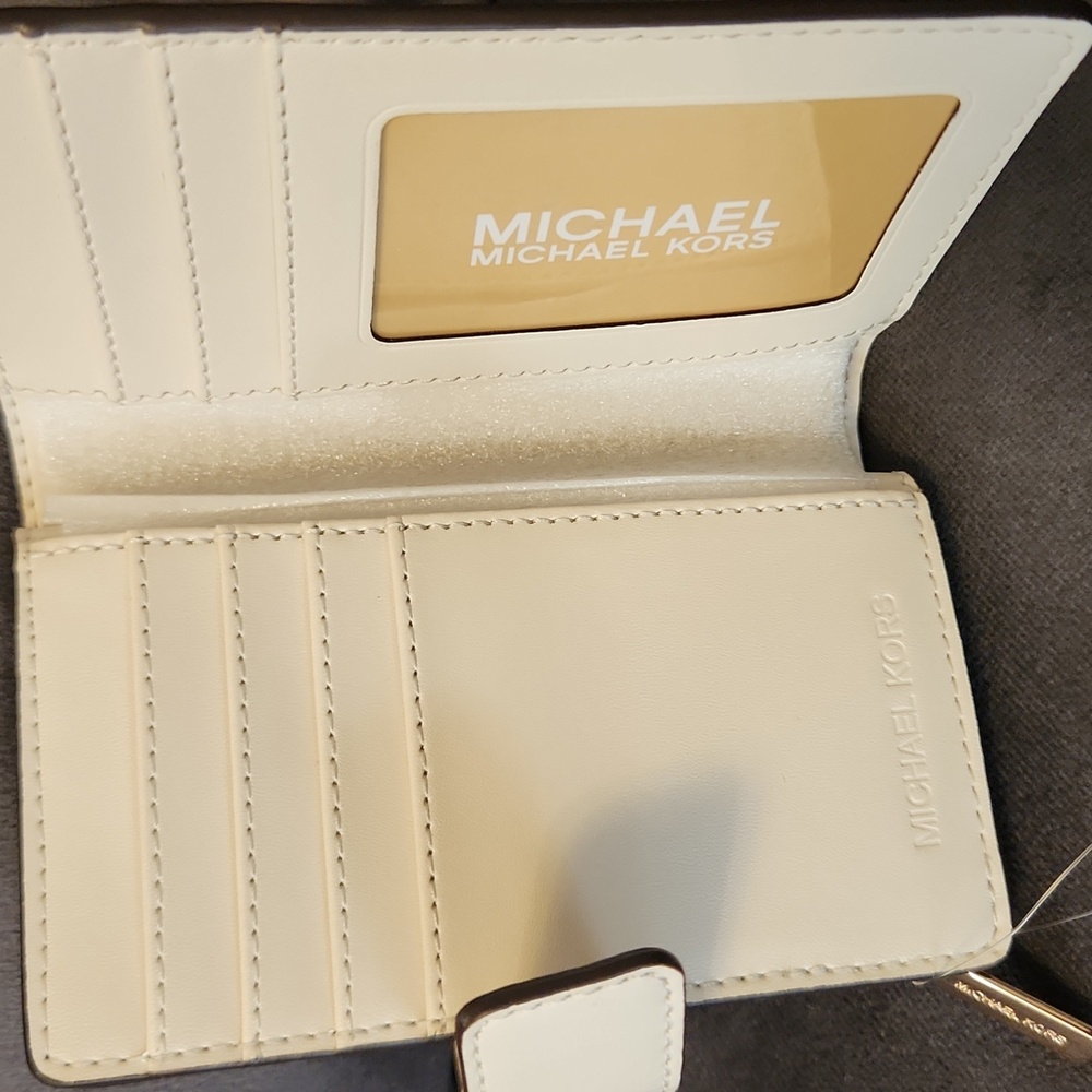 Michael Kors NWT Cream and Pink Wallets with Signature Monogram - Picture 2 of 5